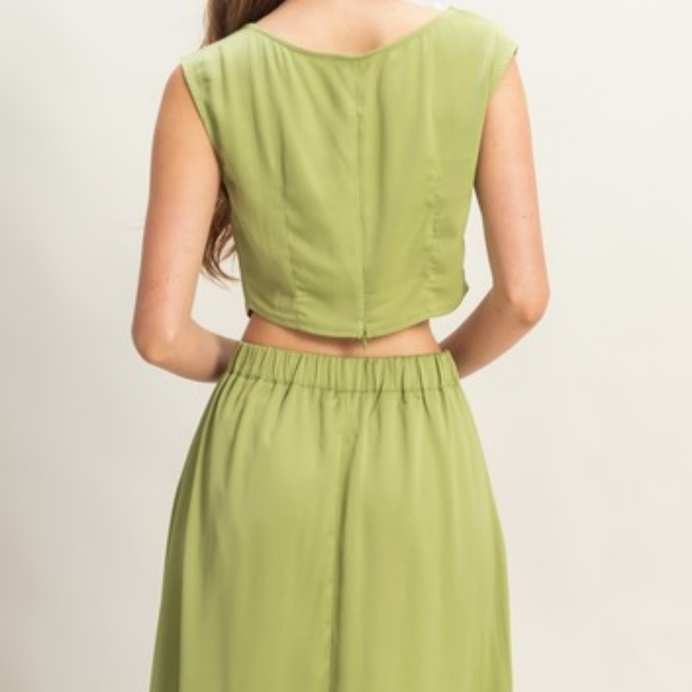 Green Two-Piece Maxi Skirt and Top Set - Picture 5 of 7